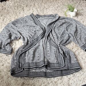 Max Studio Black and White Geometric lightweight, beautiful long Cardigan